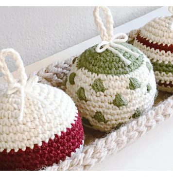 Christmas Ornament Balls Set Free Crochet Pattern