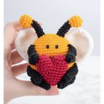 Valentine’s Love Bee Amigurumi Free Crochet Pattern