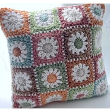 Happy Petal Pillow Free Crochet Pattern and Video Tutorial