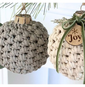 Christmas Disc Ornament Free Crochet Pattern and Video Tutorial