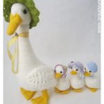 Amigurumi Mum and Baby Ducks Crochet Pattern